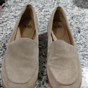 Women's Tan Soffet Loafers Size 9.5